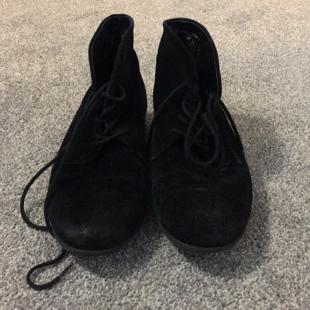 Black flat ankle bootie